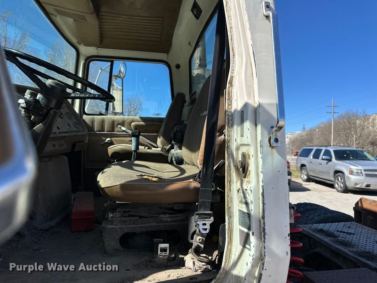 image for item OF9375 1991 Ford Aeromax L9000 semi truck