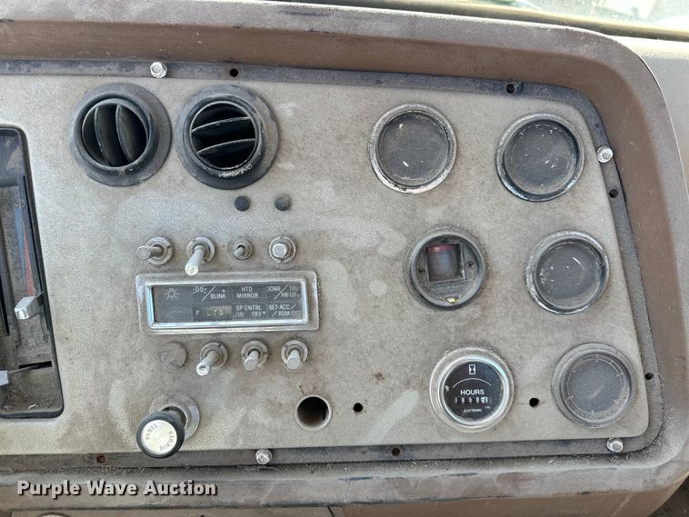 image for item OF9375 1991 Ford Aeromax L9000 semi truck