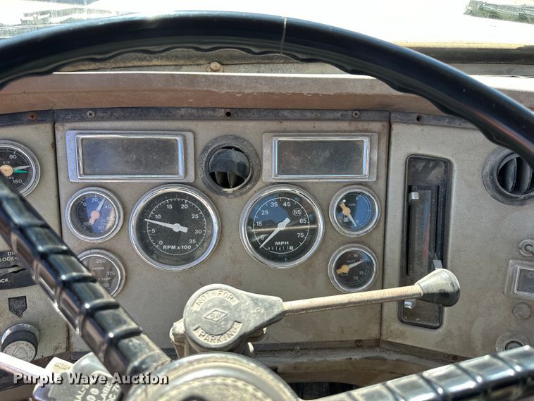 image for item OF9375 1991 Ford Aeromax L9000 semi truck
