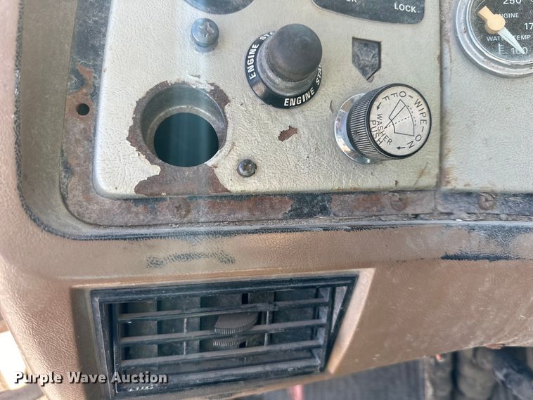 image for item OF9375 1991 Ford Aeromax L9000 semi truck