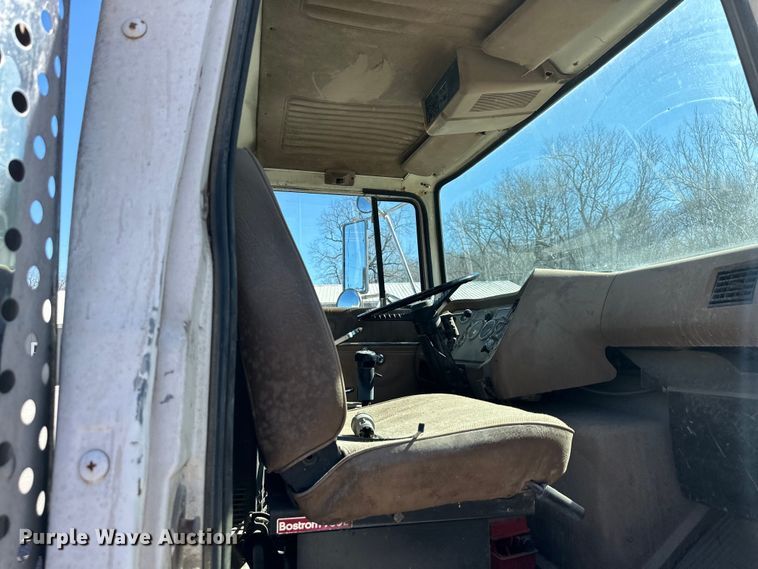 image for item OF9375 1991 Ford Aeromax L9000 semi truck