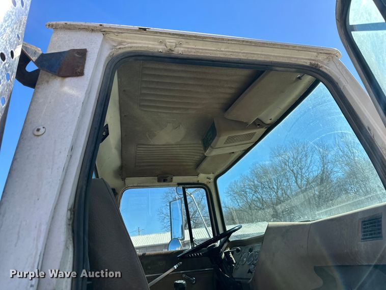 image for item OF9375 1991 Ford Aeromax L9000 semi truck