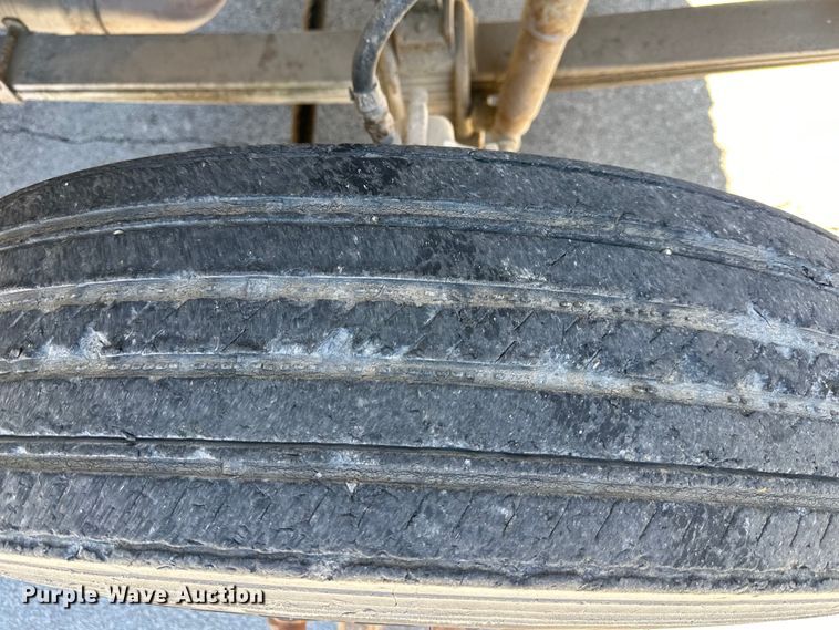 image for item OF9375 1991 Ford Aeromax L9000 semi truck