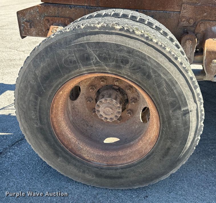 image for item OF9375 1991 Ford Aeromax L9000 semi truck