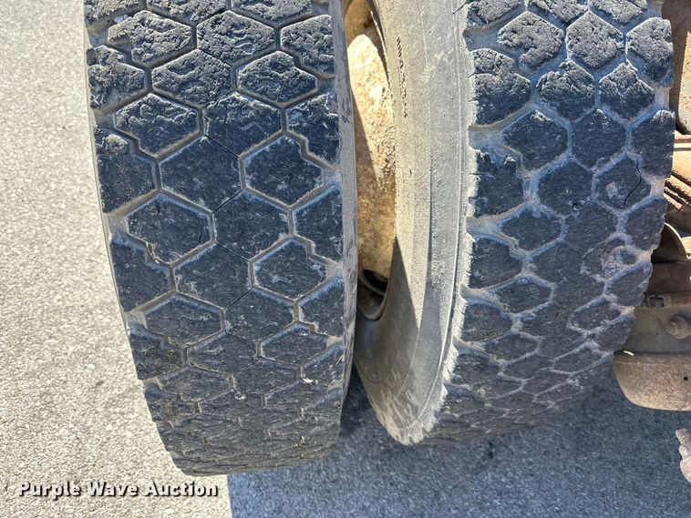 image for item OF9375 1991 Ford Aeromax L9000 semi truck