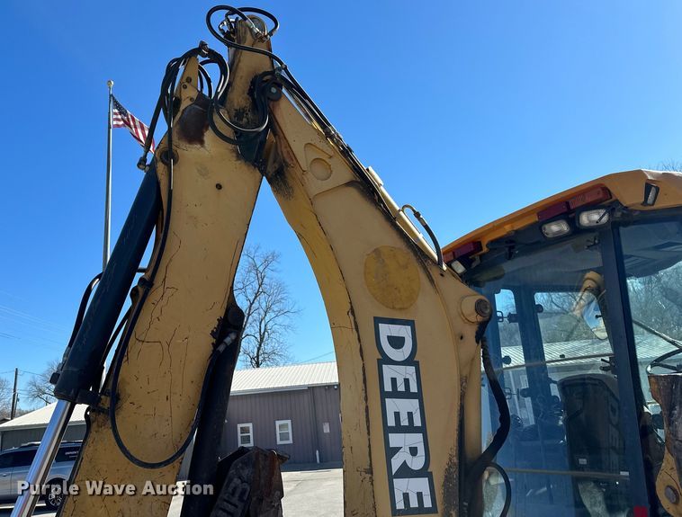 image for item OF9376 2002 John Deere 410G backhoe