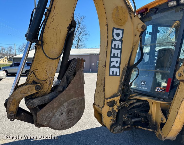 image for item OF9376 2002 John Deere 410G backhoe