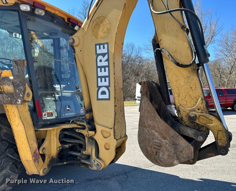 image for item OF9376 2002 John Deere 410G backhoe