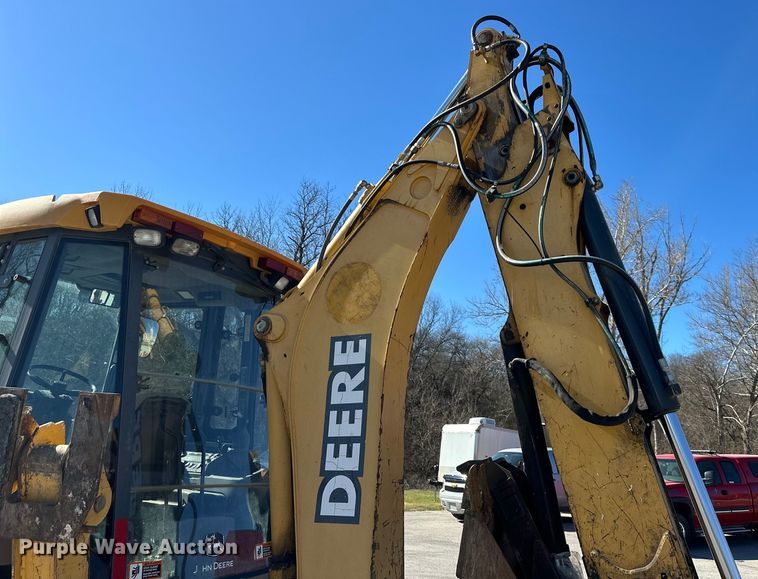 image for item OF9376 2002 John Deere 410G backhoe