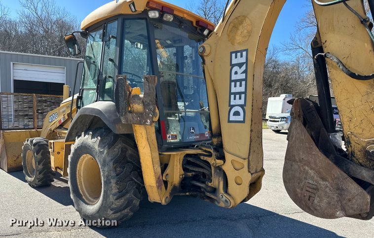 image for item OF9376 2002 John Deere 410G backhoe