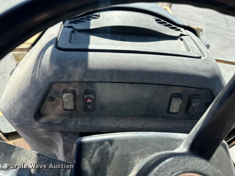 image for item OF9376 2002 John Deere 410G backhoe