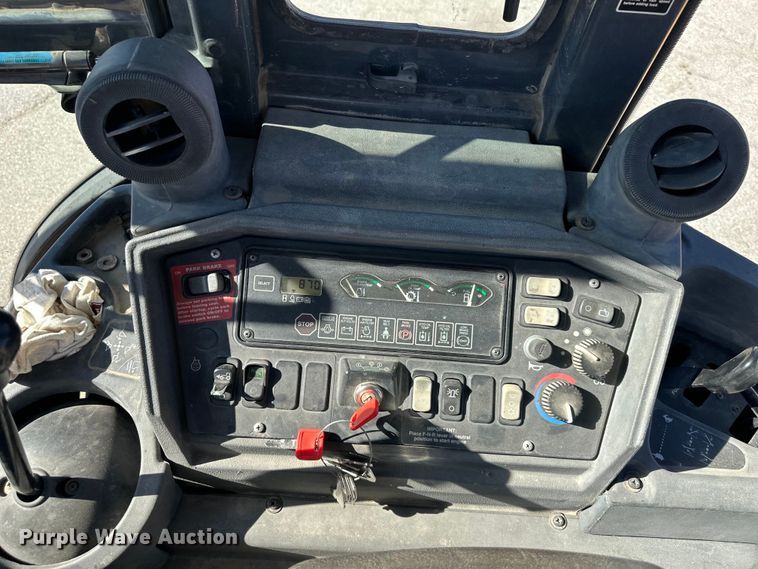 image for item OF9376 2002 John Deere 410G backhoe