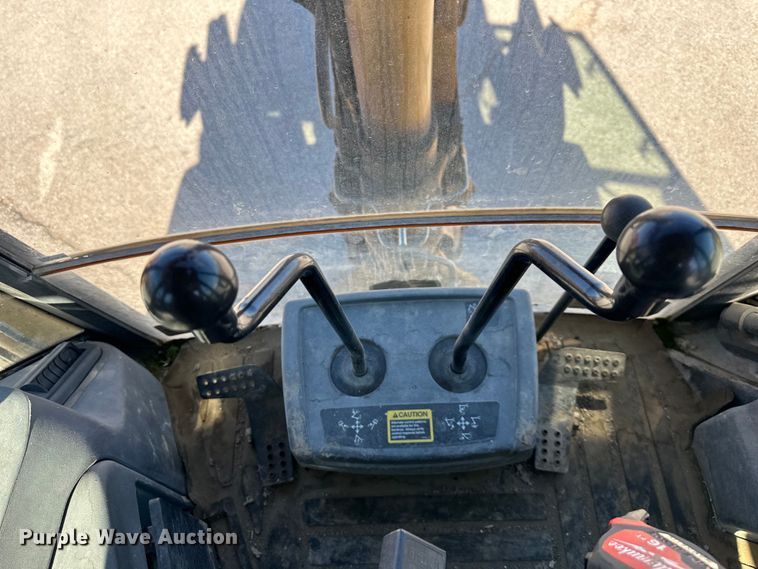 image for item OF9376 2002 John Deere 410G backhoe