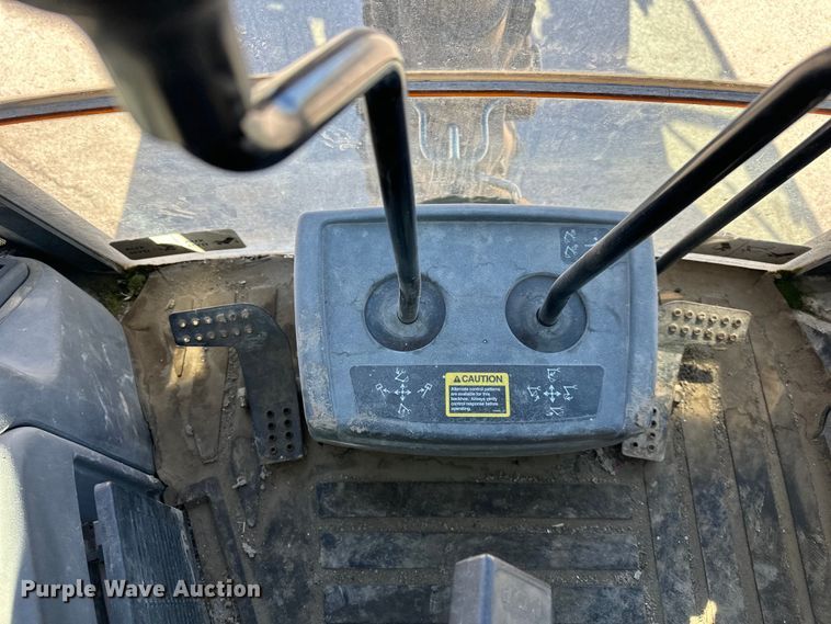 image for item OF9376 2002 John Deere 410G backhoe