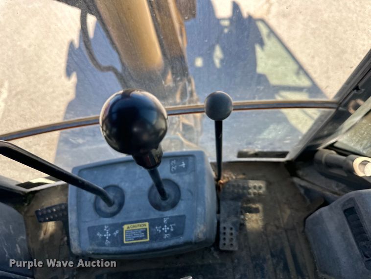 image for item OF9376 2002 John Deere 410G backhoe