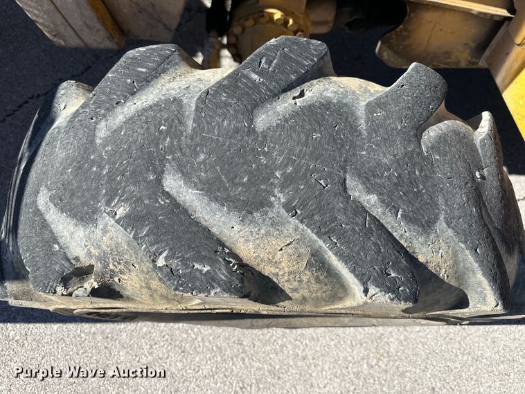 image for item OF9376 2002 John Deere 410G backhoe