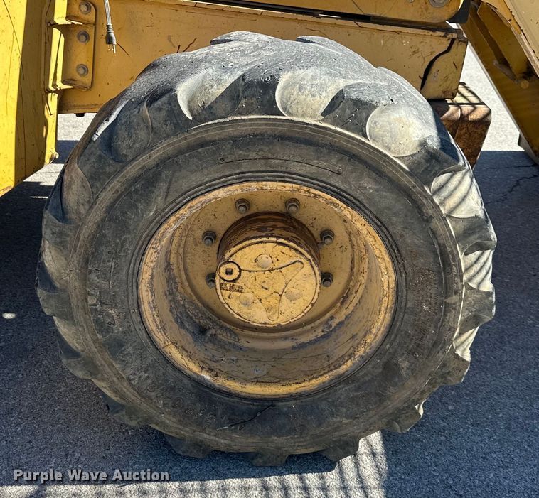 image for item OF9376 2002 John Deere 410G backhoe