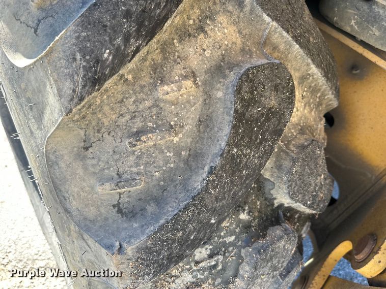 image for item OF9376 2002 John Deere 410G backhoe