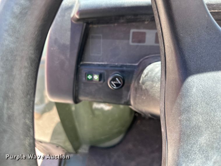 image for item OF9383 2005 John Deere HPX Gator  utility vehicle