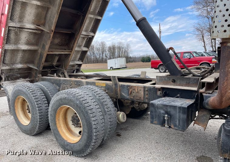 image for item OG9849 2001 International 2554 dump truck
