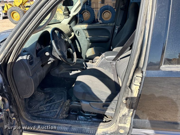 image for item OI9316 2004 Jeep Liberty SUV