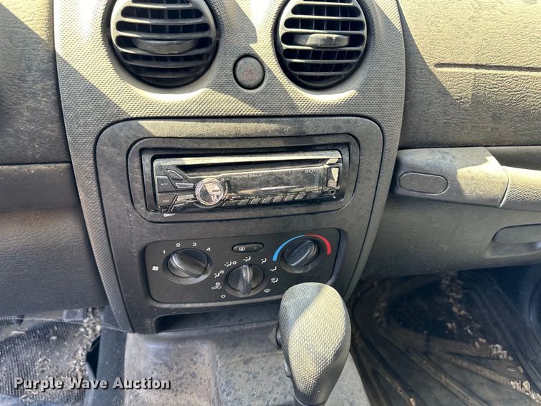 image for item OI9316 2004 Jeep Liberty SUV