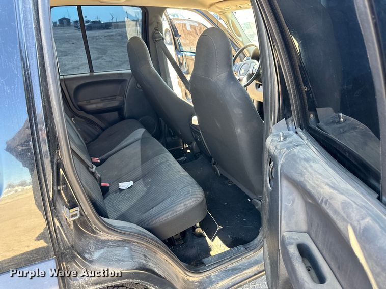 image for item OI9316 2004 Jeep Liberty SUV