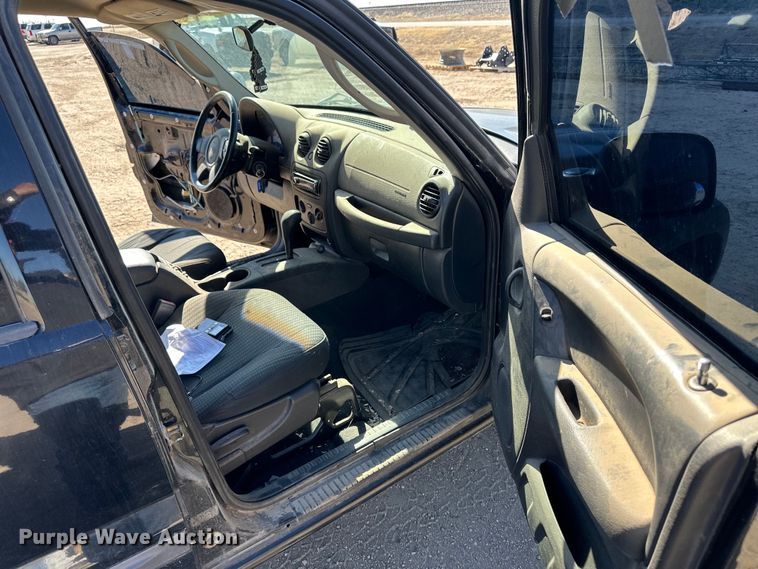 image for item OI9316 2004 Jeep Liberty SUV