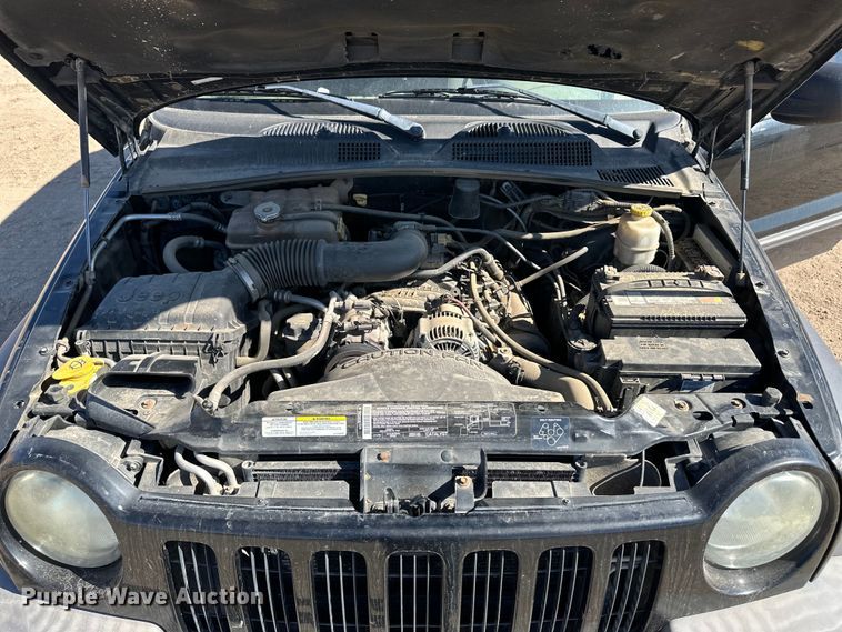 image for item OI9316 2004 Jeep Liberty SUV