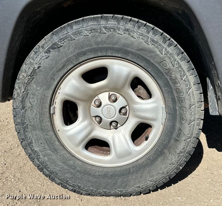 image for item OI9316 2004 Jeep Liberty SUV