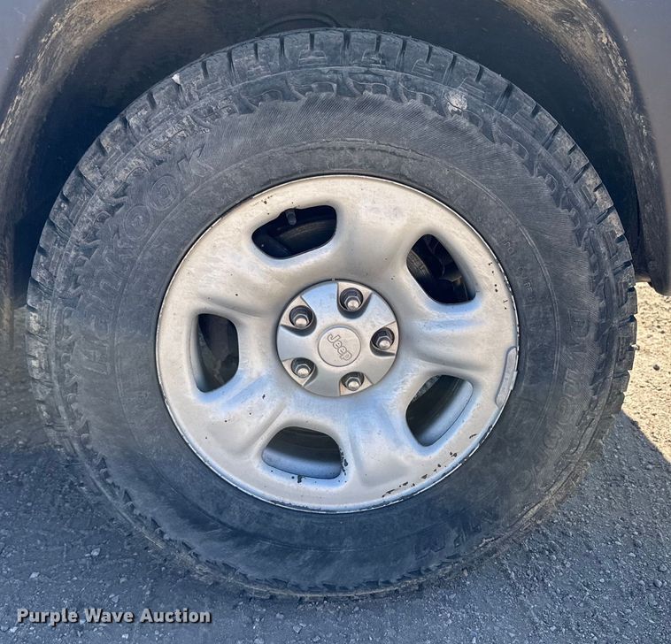 image for item OI9316 2004 Jeep Liberty SUV