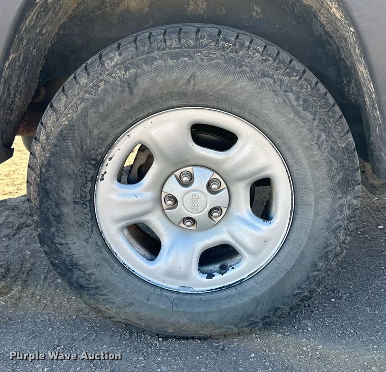 image for item OI9316 2004 Jeep Liberty SUV