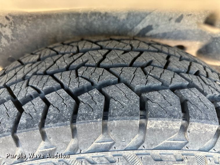 image for item OI9316 2004 Jeep Liberty SUV