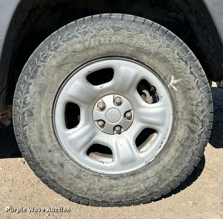 image for item OI9316 2004 Jeep Liberty SUV