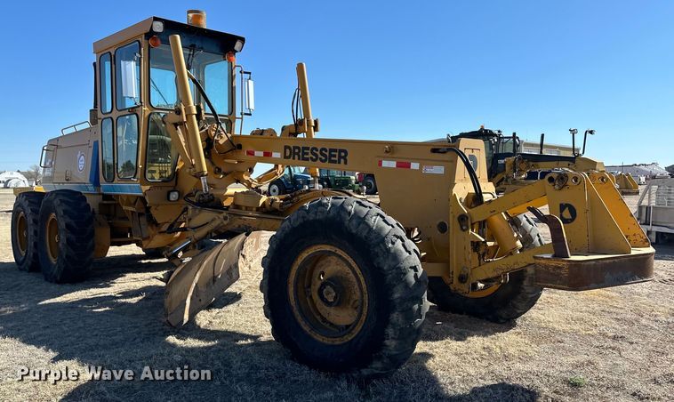 image for item OI9317 1993 Dresser 850 motor grader