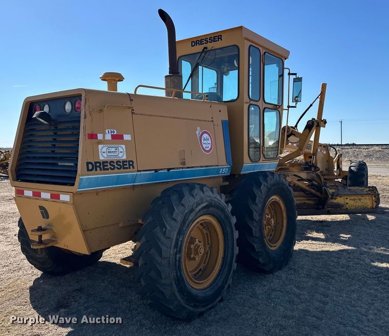 image for item OI9317 1993 Dresser 850 motor grader