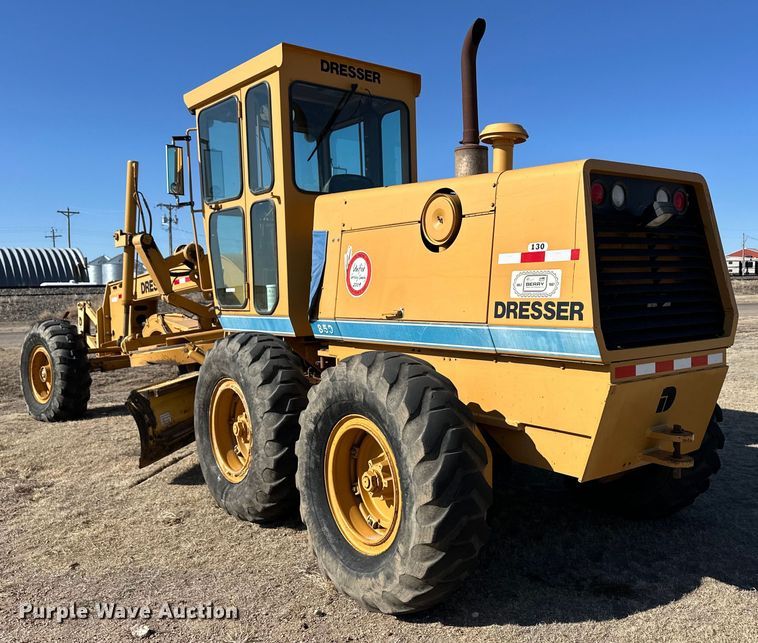 image for item OI9317 1993 Dresser 850 motor grader