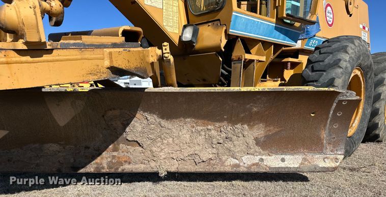 image for item OI9317 1993 Dresser 850 motor grader
