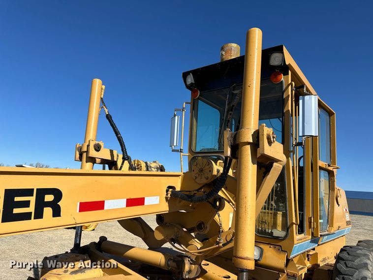 image for item OI9317 1993 Dresser 850 motor grader