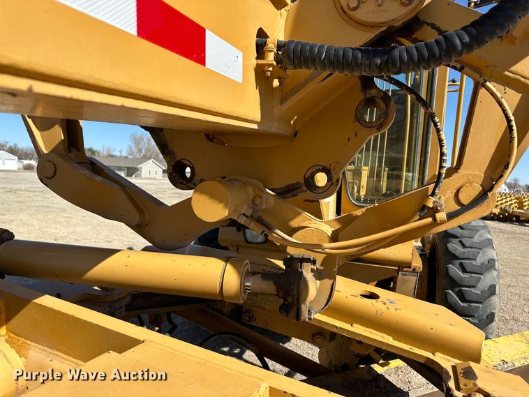 image for item OI9317 1993 Dresser 850 motor grader