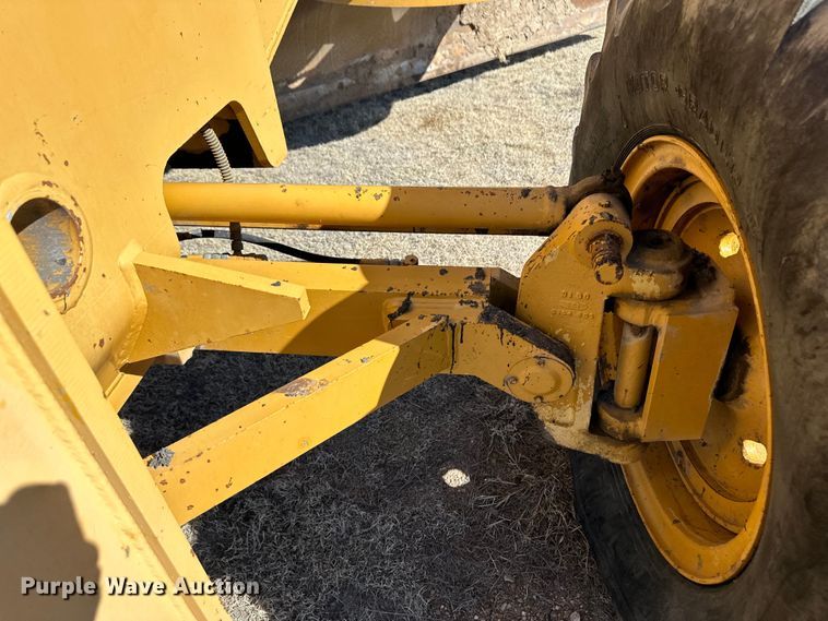 image for item OI9317 1993 Dresser 850 motor grader