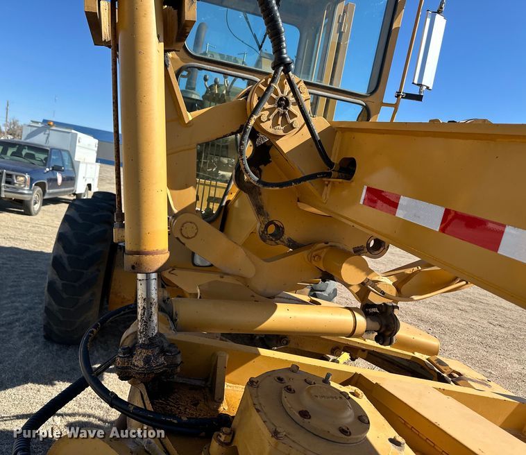 image for item OI9317 1993 Dresser 850 motor grader