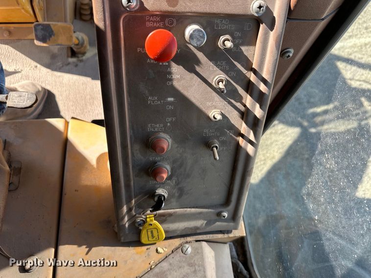 image for item OI9317 1993 Dresser 850 motor grader