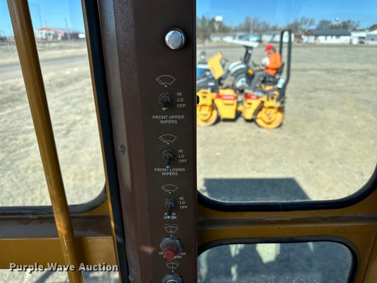 image for item OI9317 1993 Dresser 850 motor grader