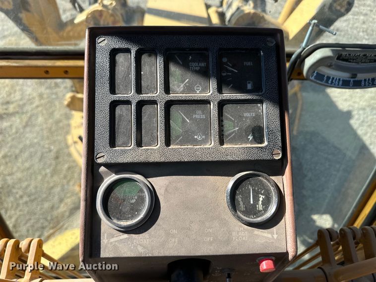 image for item OI9317 1993 Dresser 850 motor grader