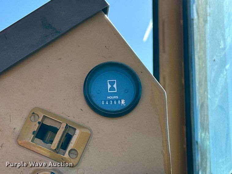 image for item OI9317 1993 Dresser 850 motor grader