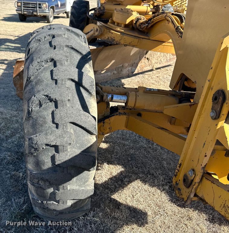 image for item OI9317 1993 Dresser 850 motor grader