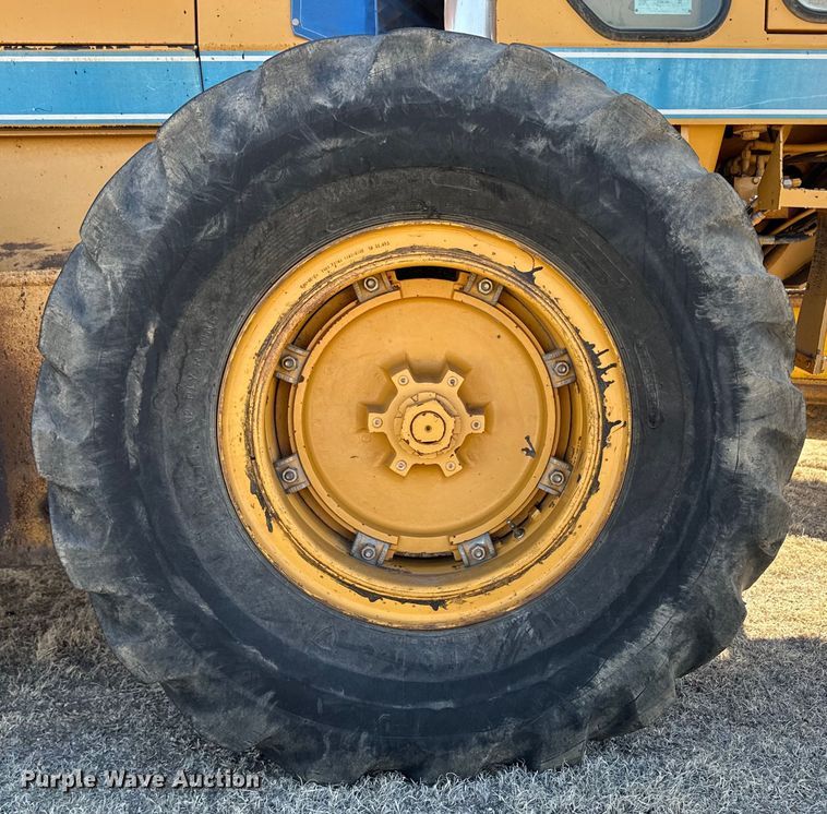 image for item OI9317 1993 Dresser 850 motor grader