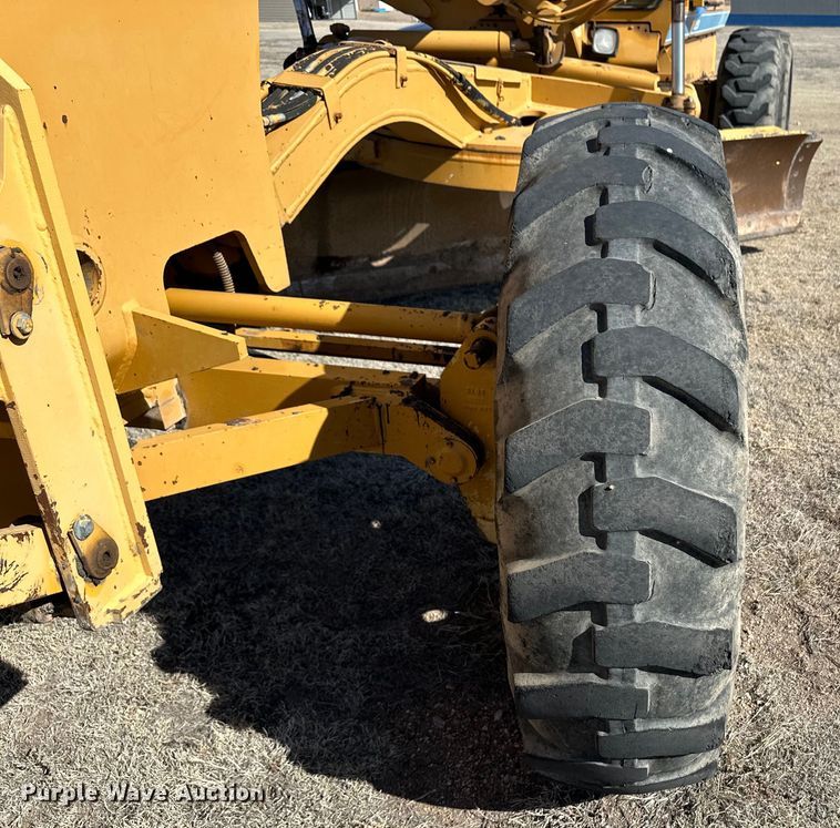 image for item OI9317 1993 Dresser 850 motor grader