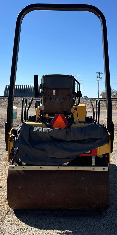 image for item OI9319 1999 Dynapac CC142 double drum vibratory roller